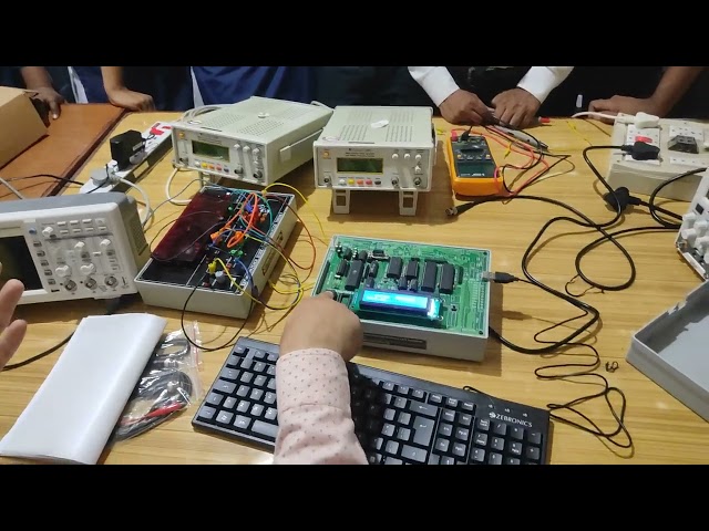 Demonstration of 8051 Microcontroller TRAINER Kit by Vinytics Service Engineer, SBP GP AZAMGARH