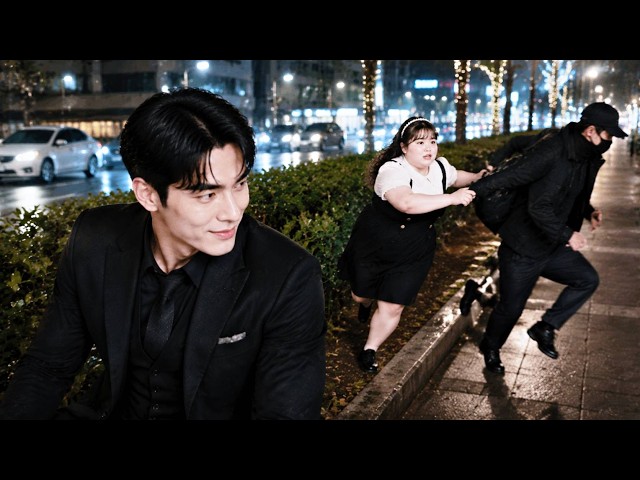 40-Year-Old CEO Allergic To Women Falls For A Chubby Girl Who Catches Thieves!