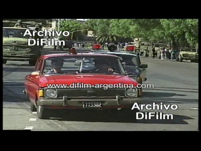 Martin Balza Ingreso Regimiento Rendicion Rebeldes - Alzamiento Militar Carapintada - DiFilm (1990)