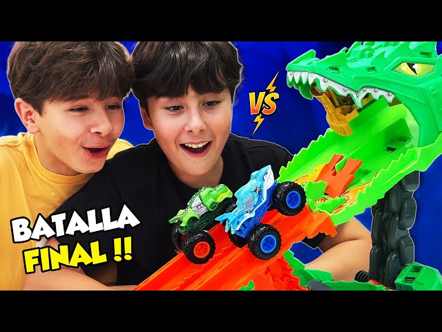 ¡DRAGON DEMOLITION! 🐉 TIBURONES vs DINOSAURIOS!! Reto Monster Trucks | Dani y Evan