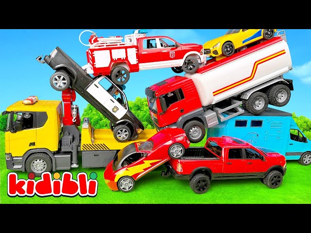 Spielzeug-Autounfall mit Lkw, Polizei, Feuerwehr & Rettungsfahrzeugen 🚒🚓 Video für Kinder | Kidibli