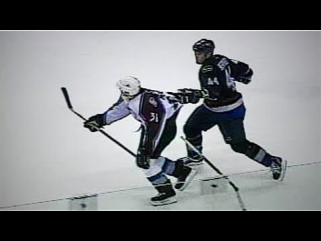 El puñetazo que cambió la NHL para siempre...