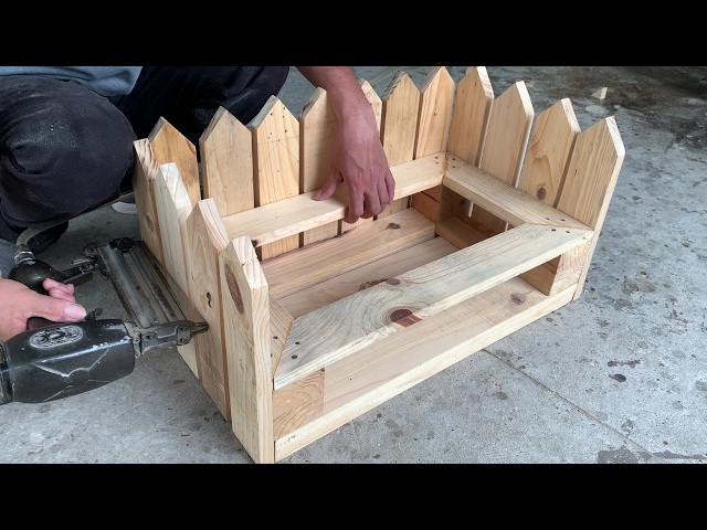 Pallet Garden Designs - Inspiring Pallet Fence Ideas for Rustic and Sustainable Outdoor Enclosures