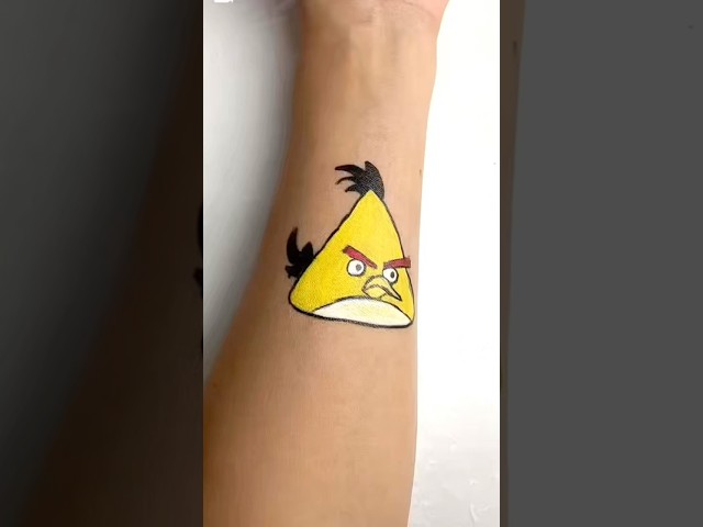 Drawing Chuck from Angry Birds on Hand 🎨 #shorts #AngryBirds #Chuck #FacePainting #bodyart