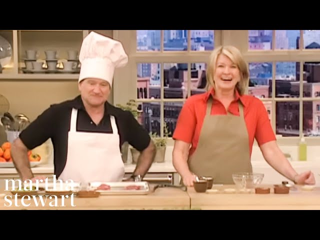 Robin Williams & Martha Stewart Can't Stop Laughing While Cooking Tacos