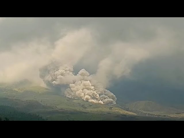 Two Pyroclastic Flows Reach the Base of Semeru Volcano (Jan 14, 2026)