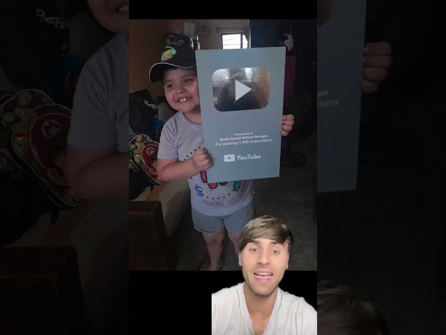 Su papa le diseño una placa de youtube de madera #shorts