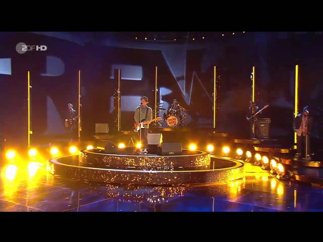 Bruno Mars-Grenade Live 2011