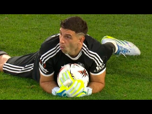 Dibu Martínez's incredible save in the Europa League
