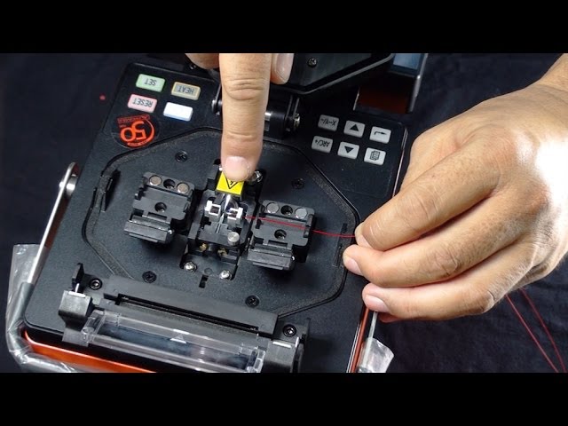 How to fusion splice two optical fibres