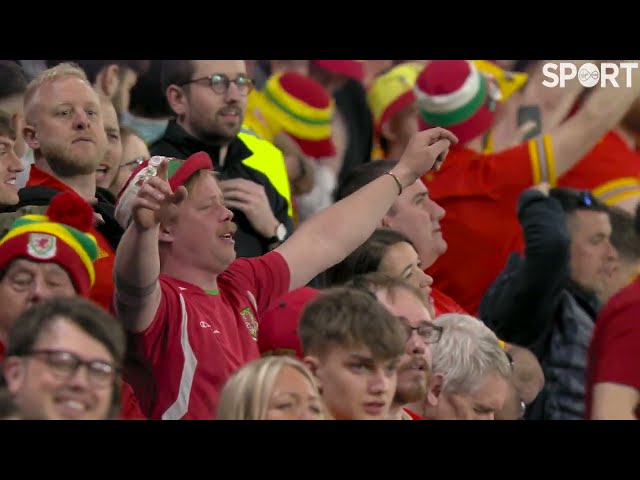 SPINE-TINGLING! 🏴󠁧󠁢󠁷󠁬󠁳󠁿 Dafydd Iwan belts out Yma o Hyd before Wales vs Austria!