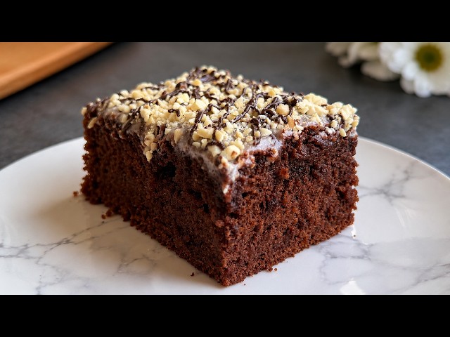 Easy Chocolate Cake recipe! Small Cake recipe to make at home!
