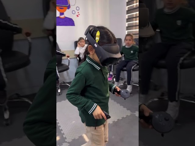Teaching Students Virtual Reality for the First Time! 🥽 | Computer Science Class