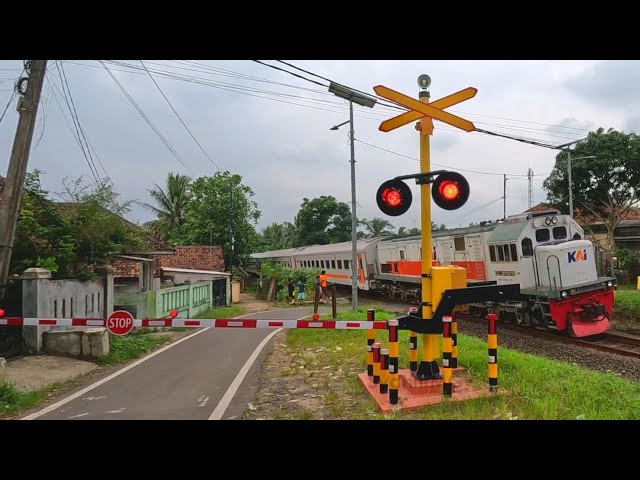 RAILWAY CROSSING 42 | Kompilasi 7 Perlintasan Kereta Api Palang Lokal