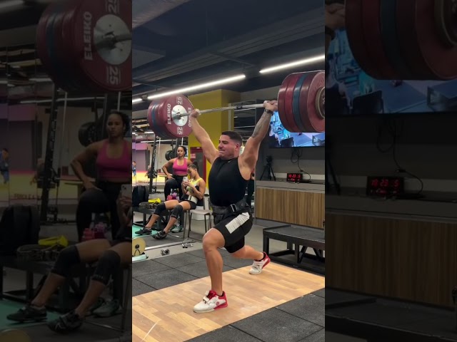 Matheus Pessanha 🇧🇷 230 kg clean and jerk at 110 kg BW