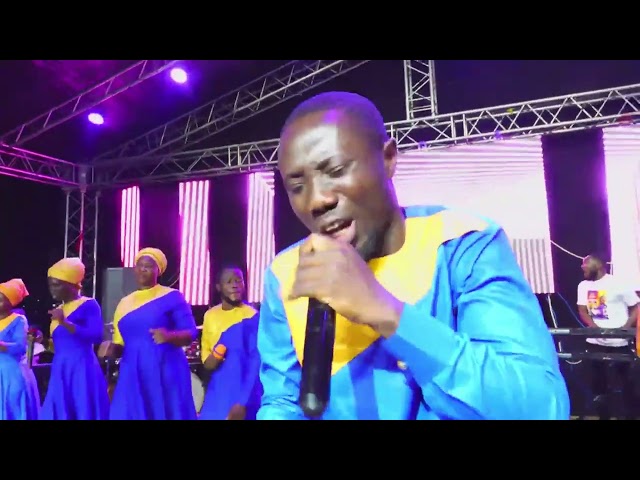 TWOTAP MASS CHOIR