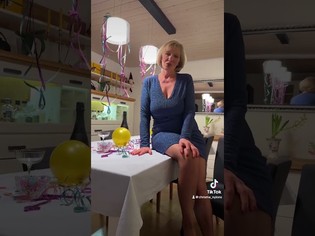 Silvester Outfit | mit echten Nylons ins neue Jahr | Stockings, Strapse und Füßchen