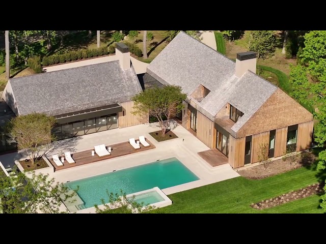 BESPOKE REAL ESTATE PRESENTS 29 BARCLAY DRIVE.