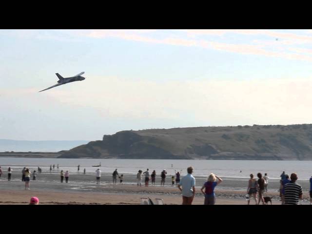 Vulcan Bomber stuns beach-goers with a low fly by.