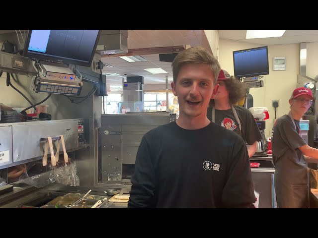 How to make a Baconator at Wendy's!