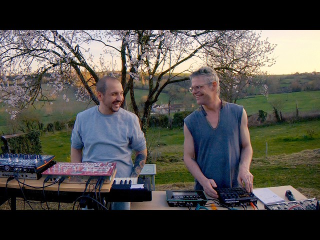 French Electro isn't dead. It's faster, filthier and full of acid (DAWless live session)