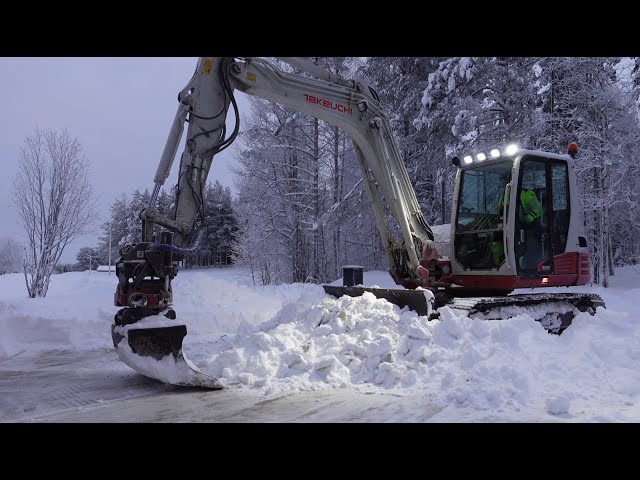 Snow clearing and revisiting crusher