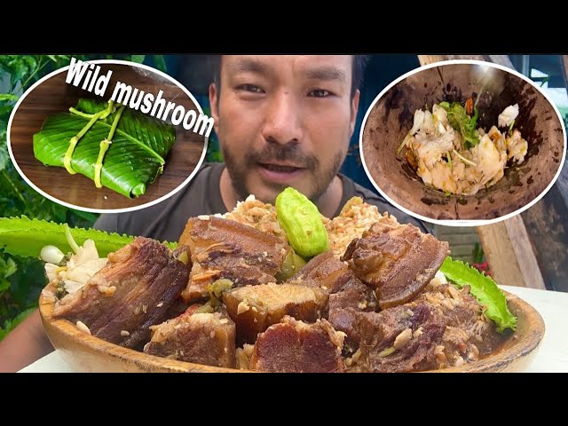 Smoked pork with Axone adding 6 king chilly and wild mushroom chutney steamed in leaf // Kents vlog.