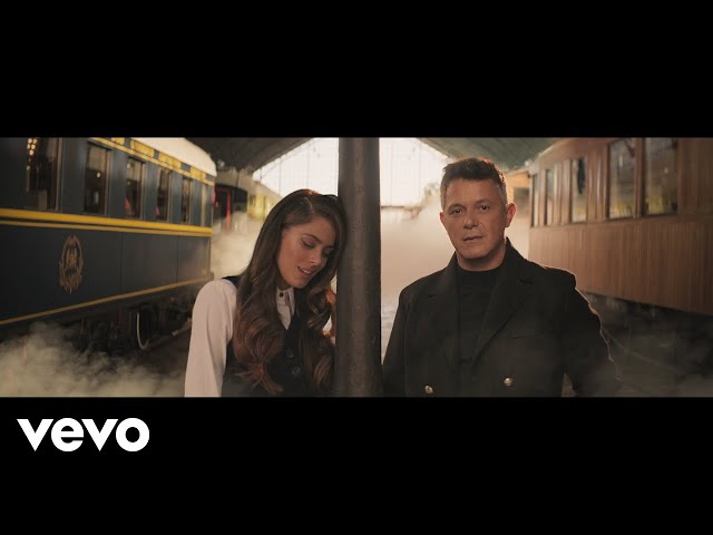 TINI, Alejandro Sanz - Un Beso en Madrid (Video Oficial)