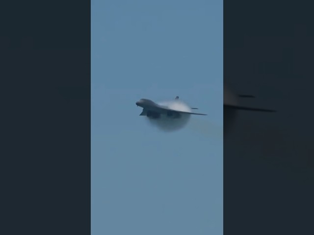 B-1B Lancer aka BONE high speed low pass #B1 #USAF #Aircraft