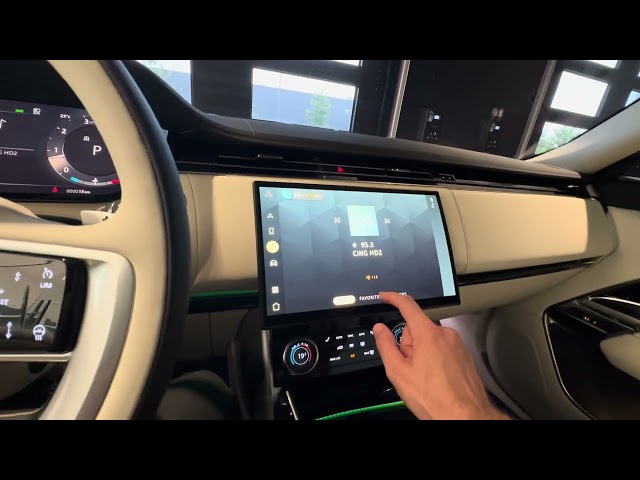 2023 Range Rover Feature Tutorial