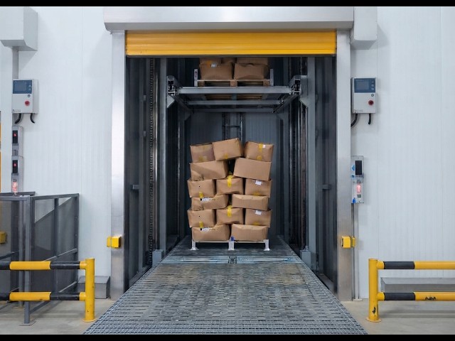 Heavy-Duty Reciprocating Lifter in Action | Cold Storage VRC Solution for Food Industry