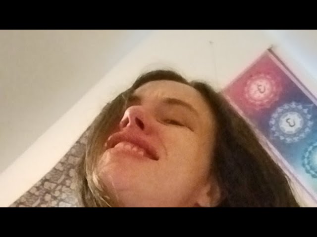 wow, a hysterical schizophrenic girl is on the the internet!
