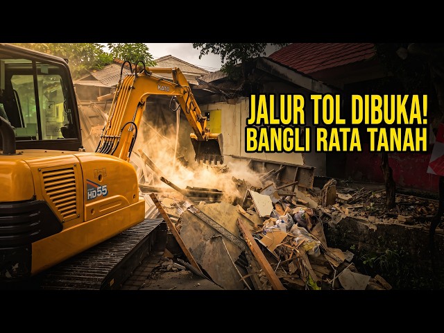 The Moments of the Demolition of 120 Illegal Structures at the Cipayung Toll Access!