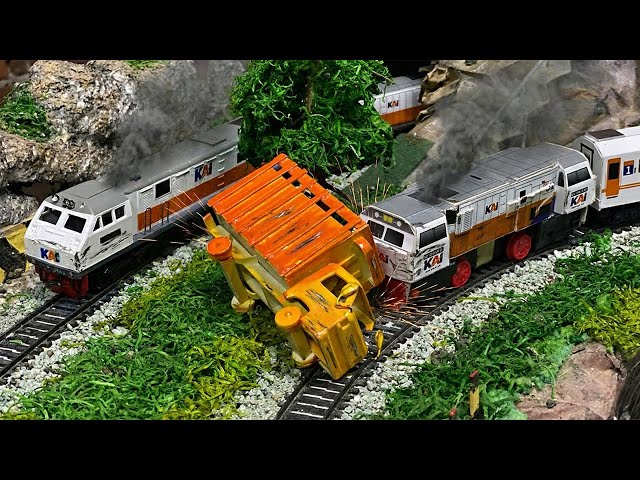 Drama Seru Merakit Kereta Api RC CC206 & CC201 Anjlok Bertemu Truk Oleng di Rel Depan Terowongan