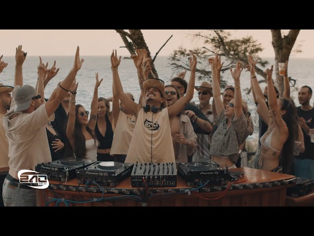 Adrián Mills Summer Throwback DJ Set | Nostalgic Edition
