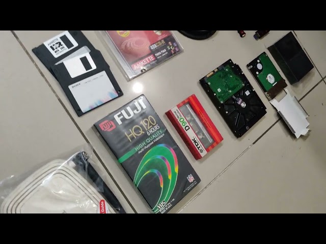 A unique electronics collection | 90s | 00s | Artifacts