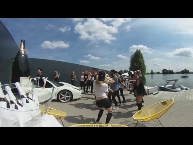 Def Dames Dope in 360 - Bailando