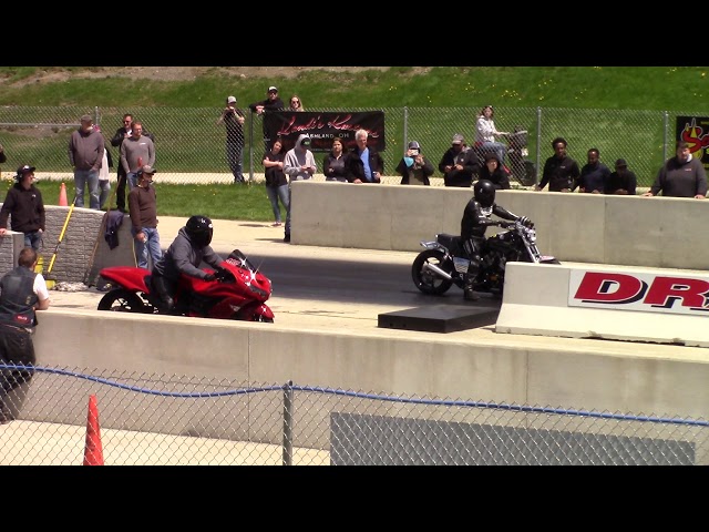 Yamaha VMAX vs Kawasaki Ninja ZX-14 1/4 Mile