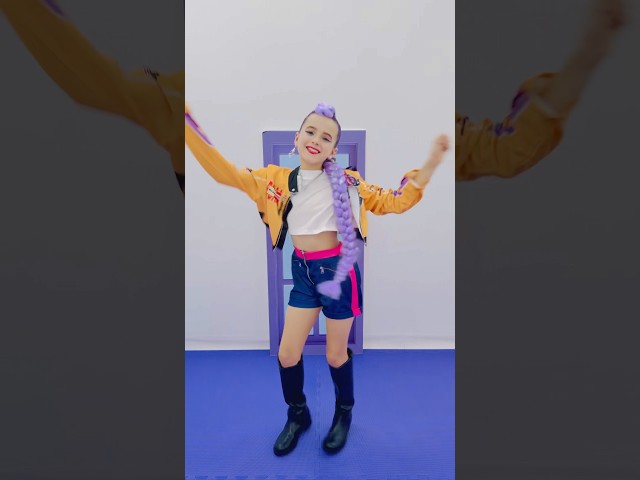Bonnie dancing as Rumi Kpop Demon Hunters