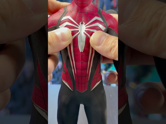 [ASMR] Crunchy check on Hot Toys Spider-Man Red and Black Suit #asmr #satisfying #crunchy