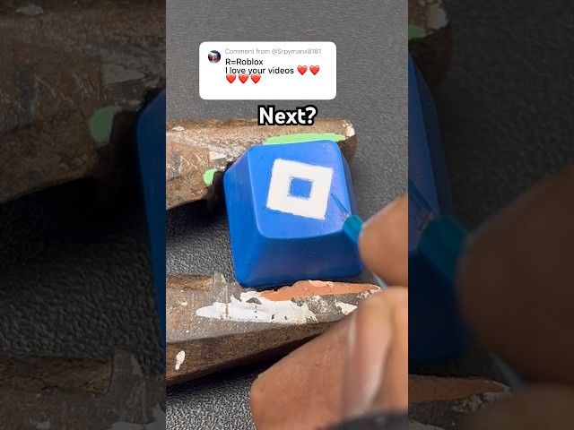 Drawing r for Roblox but on my keyboard! Custom keyboard!