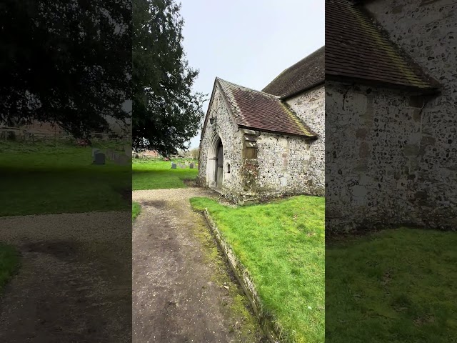 เดินเล่นดูโบสถ์เก่าแก่ในหมู่บ้านซิงเกอร์ตัน Walking in Singleton Village looking at the old church