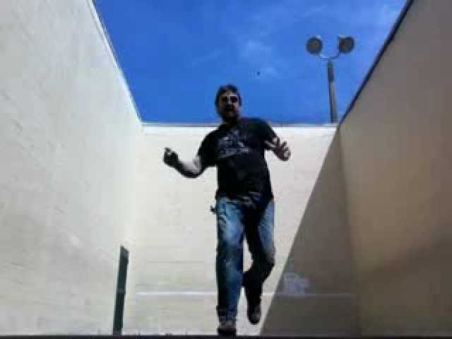 The Daily Woo - Day 87 - 9/26/2012 - The Excited Run Dance