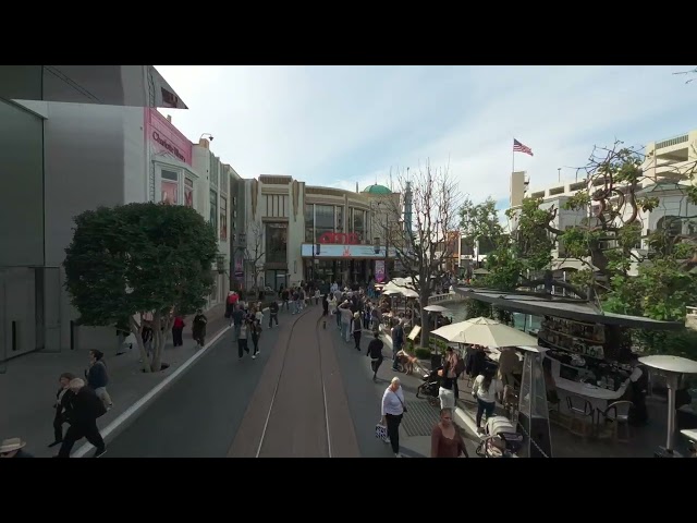 A chill weekend in Los Angeles: The Grove Trolley in VR180