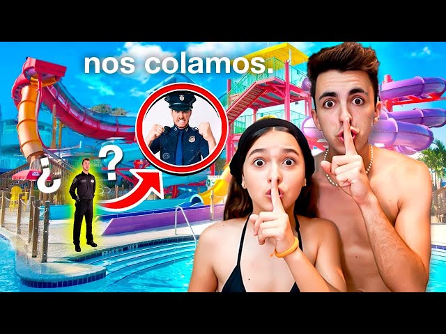 NOS COLAMOS EN UN PARQUE ACUATICO MIENTRAS ESTÁ CERRADO...**nos pillan**
