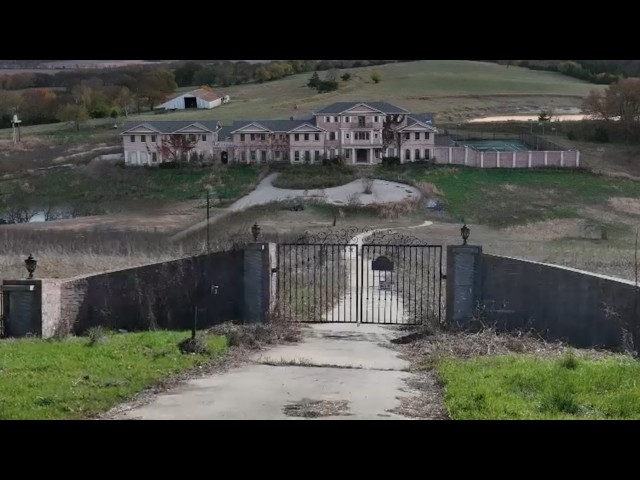 ABANDONED Texas Mega Mansion That NOBODY Wants to Buy