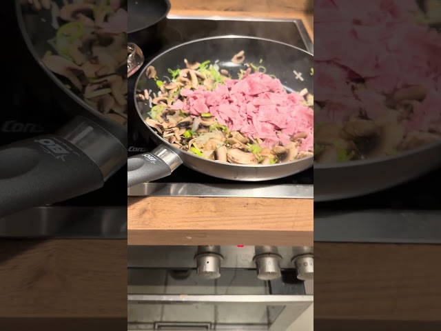 Quick Pasta Skillet with Ham and Mushrooms #shorts
