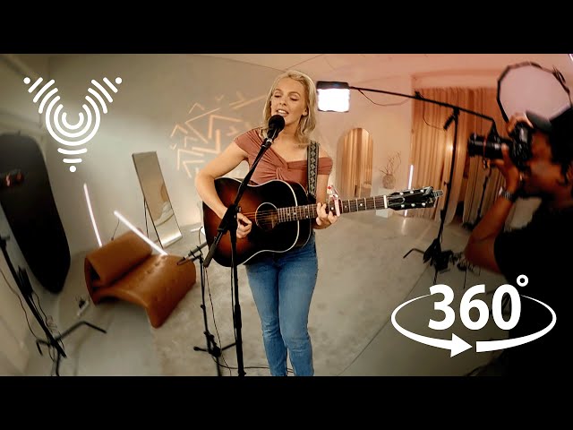 VR 360° Captured in Song An Acoustic Performance Photo Experience