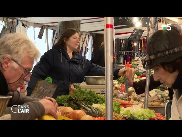 Consommation : une révolution imposée par l'inflation - Reportage #cdanslair 28.12.2023