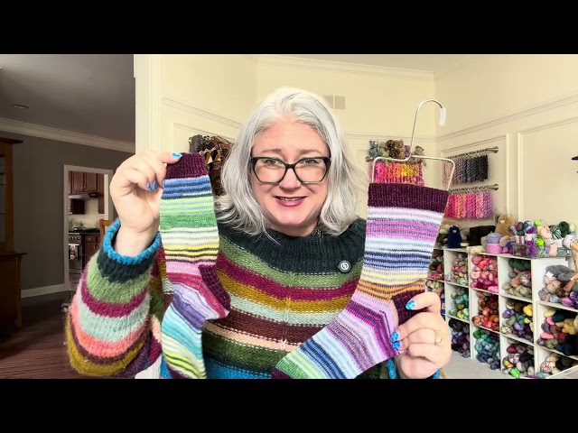I’m Not Wasting ANY of This Yarn! | Scrappy Knitting Projects 🧶😂